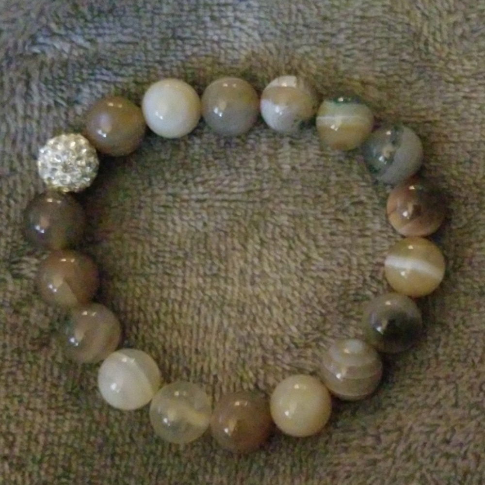 Shades of green stretch bracelet